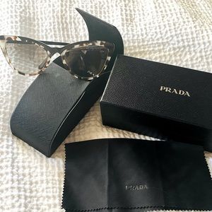 Prada Authentic cat eye sunglasses 🕶 super chic sunnies